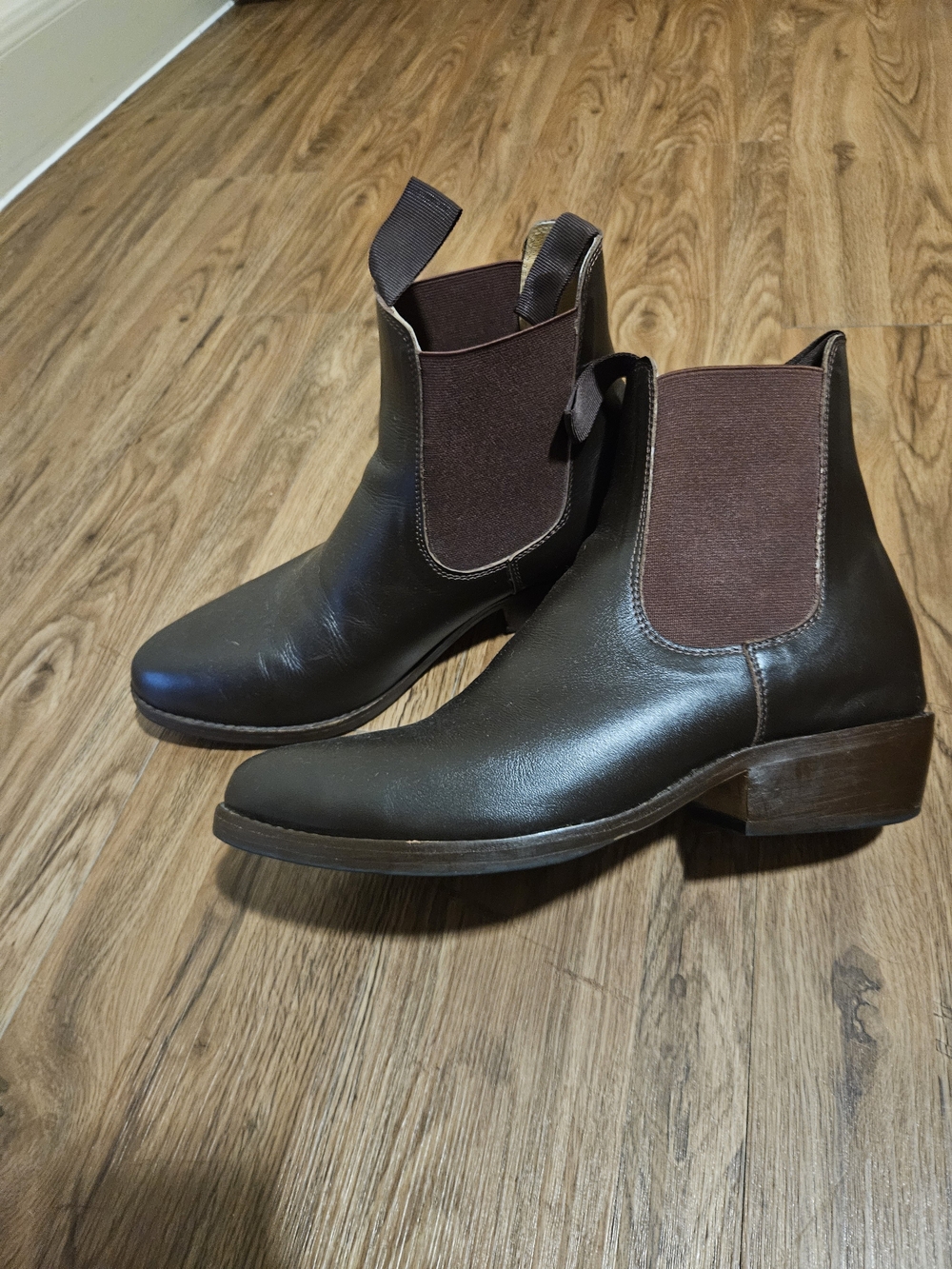 Friendship Leather Chelsea Boot - size 41